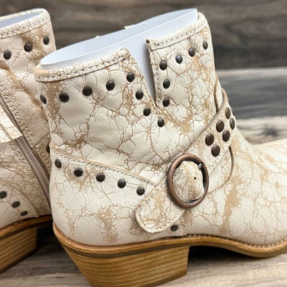 NIB Sofft Allene II 8.5M Western Chic Suede Antique Stud Bootie Boots Natural - Picture 9 of 12